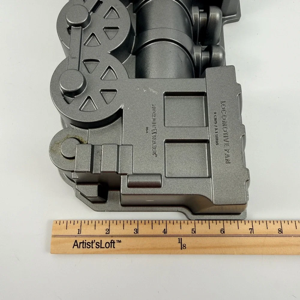 Nordic Ware Locomotive Pan 9 Cup‎ Cast Aluminum Train Cake Mold Made in USA Gray